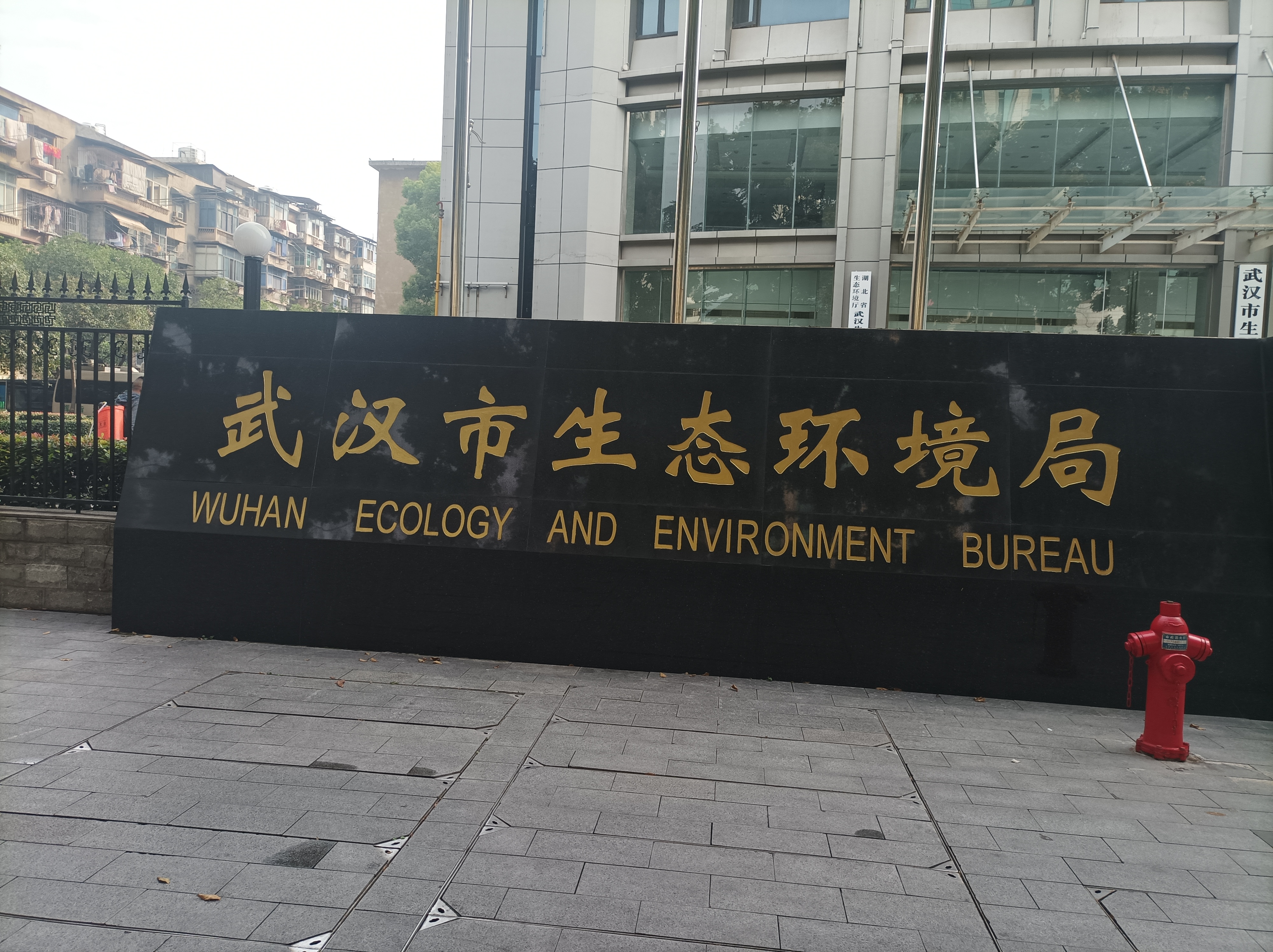 家里没钱,不要让任何人知道,即使大家可能已经看出来了