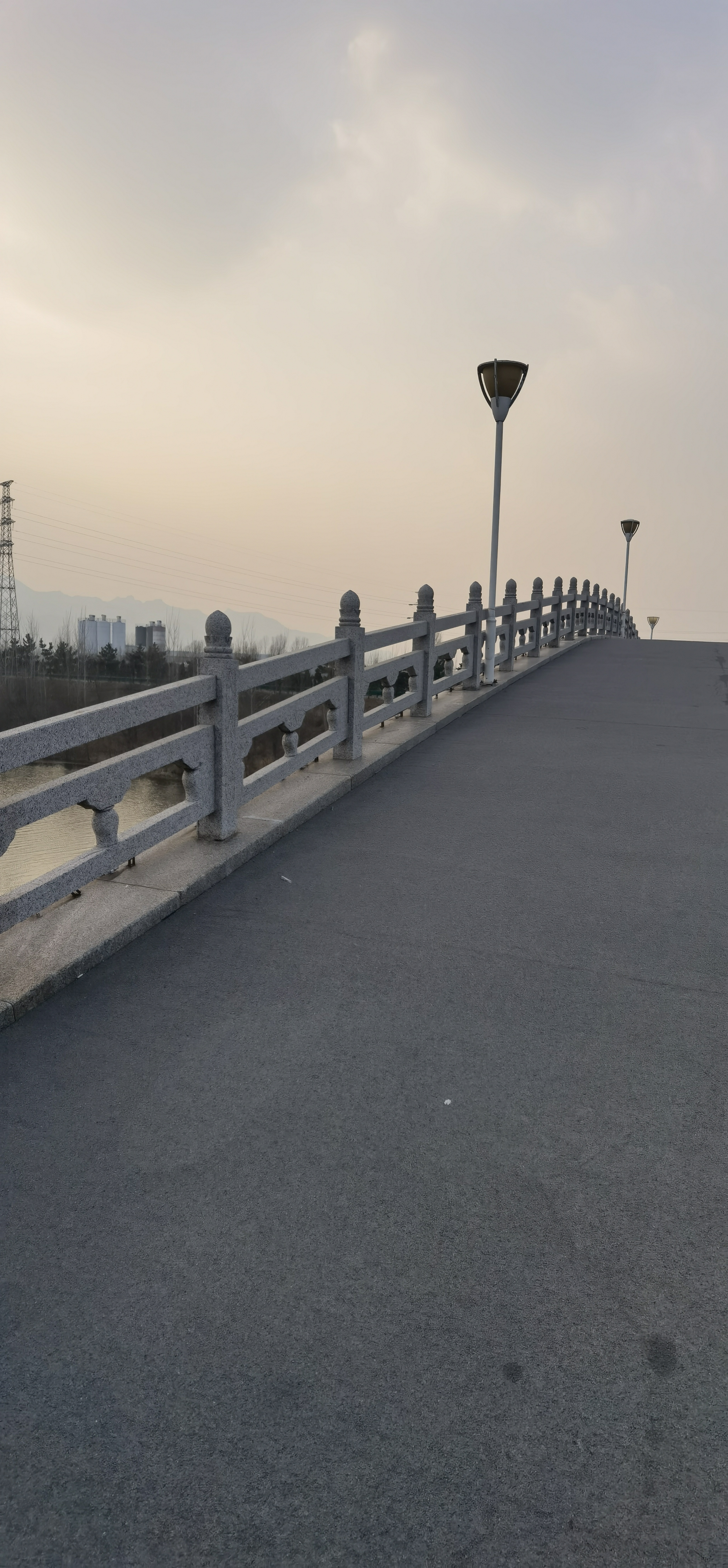 桥栏杆# 花岗岩石材桥栏杆是用花岗岩石材制成的栏杆,以下从其痰沣