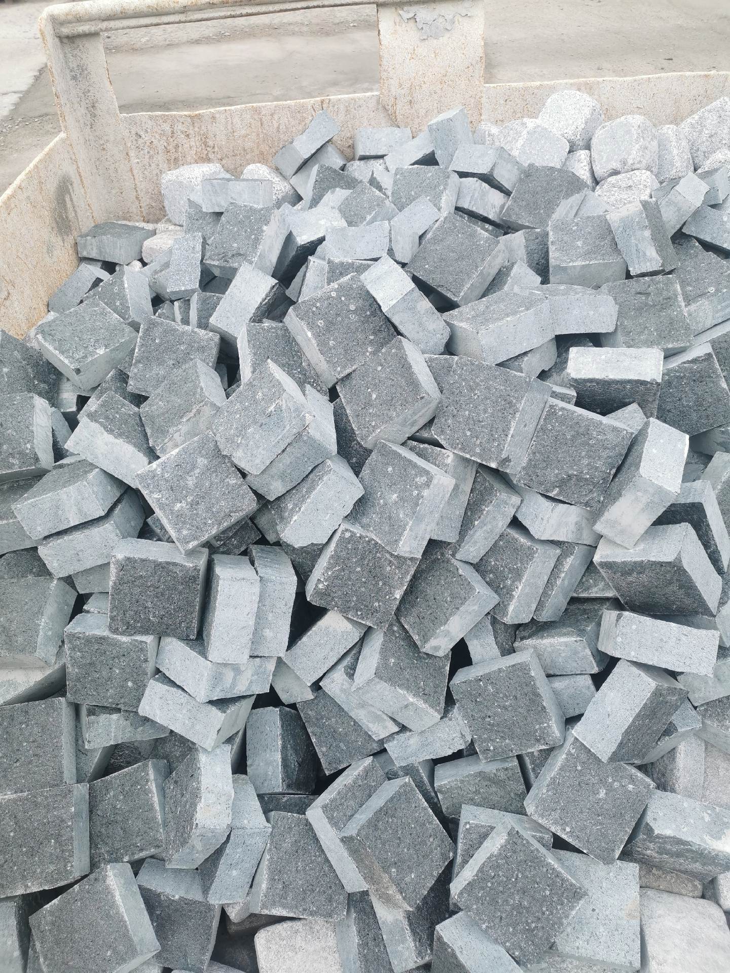 芝麻黑马蹄石# 以下是关于芝麻黑马蹄石的简单介绍: