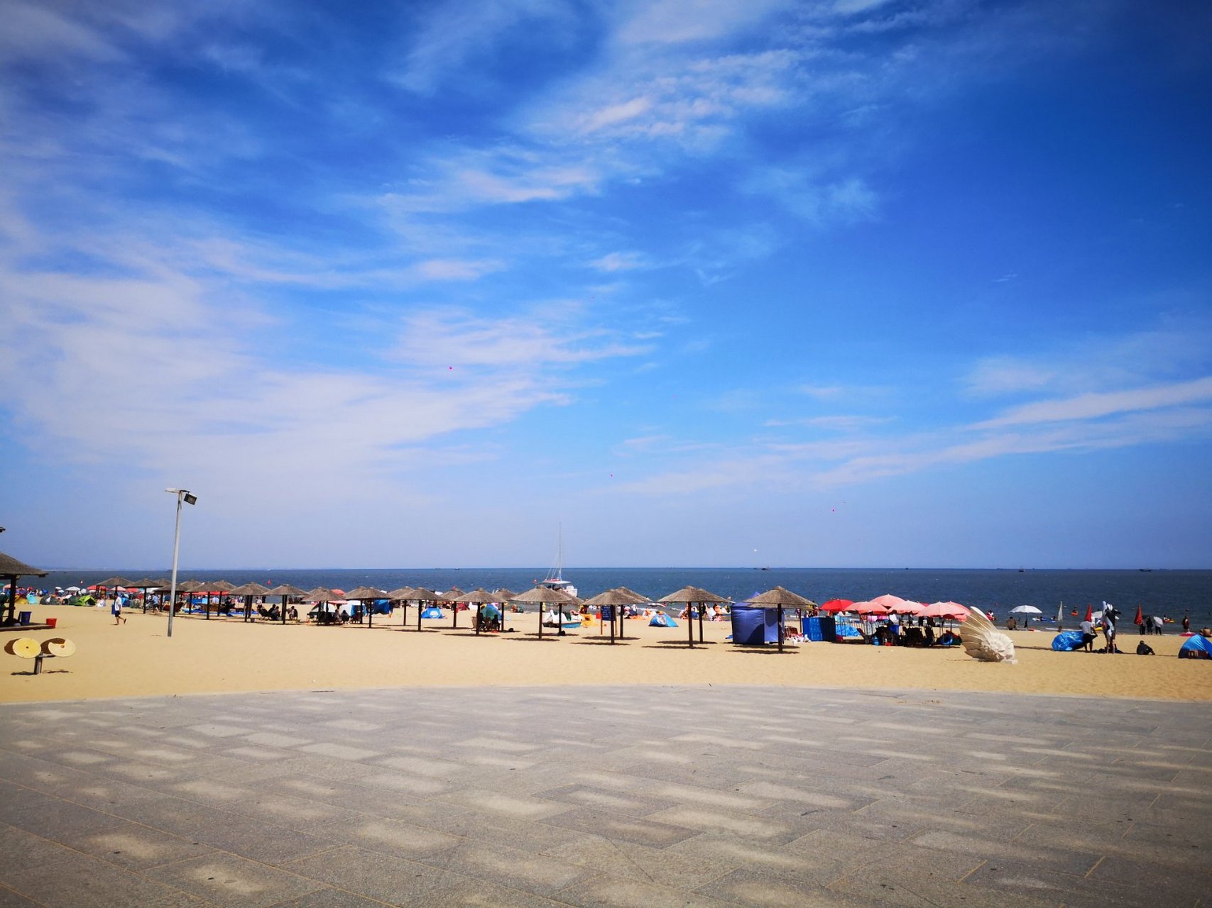 河北秦皇岛黄金海岸,海上日出