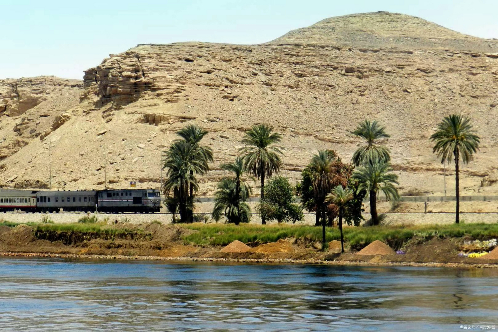 尼罗河确实为埃及提供了许多得天独厚的生存和发展条件,并在此基础上