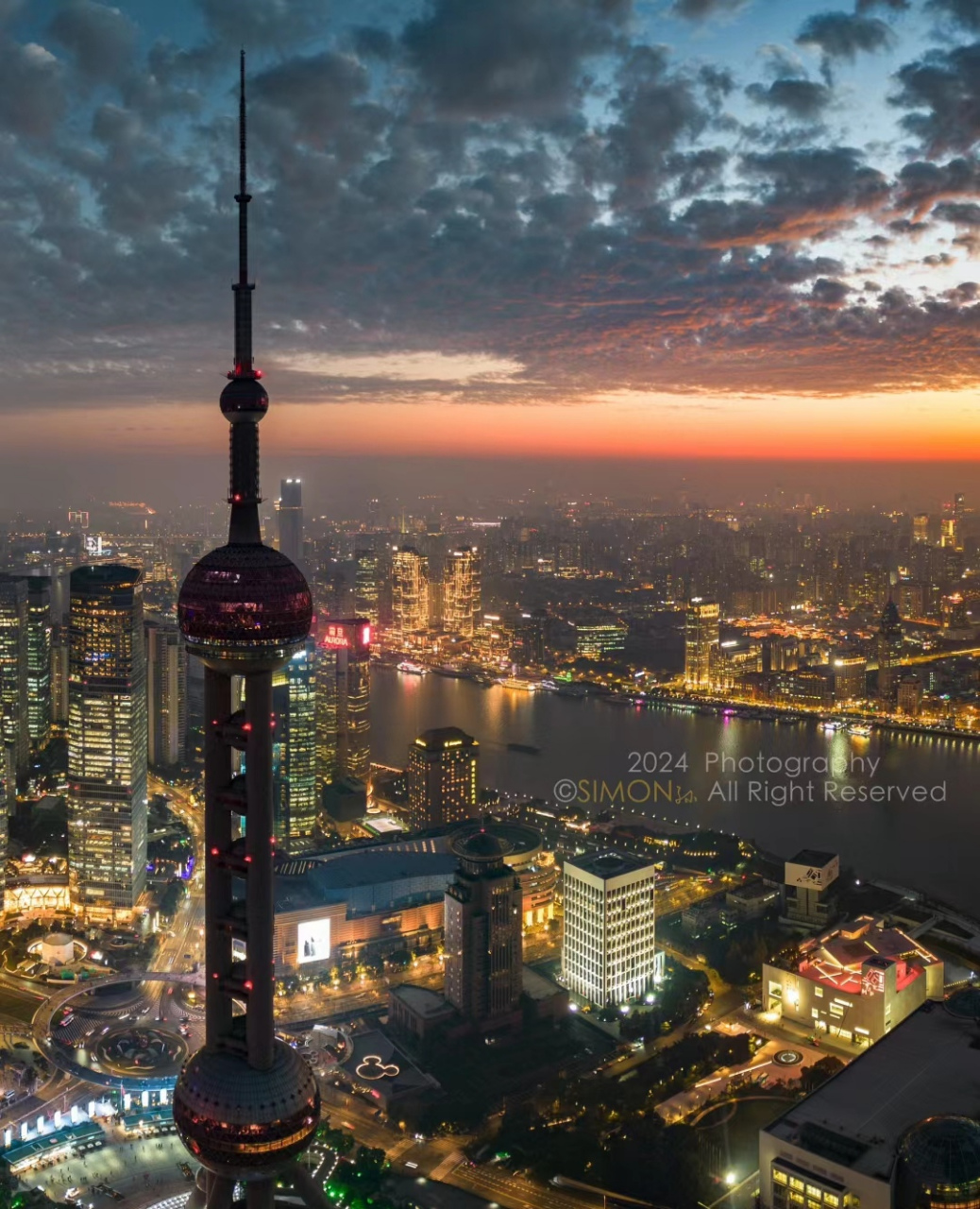 99魔都之巅,俯瞰陆家嘴夜景94  93上海,这座繁华的都市,夜晚的