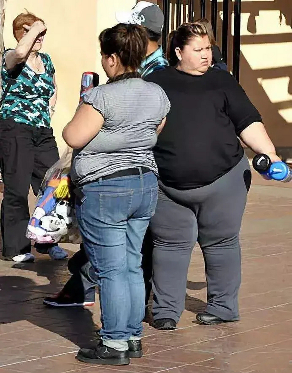 世界各国肥胖率排名:  第一:美国  38.2% 第二:墨西哥  33.