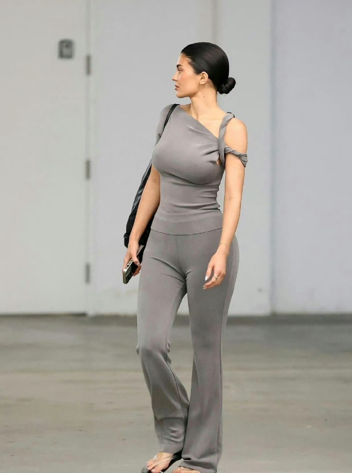 凯莉·詹娜 (kylie jenner) ,卡戴珊家族的小妹,身材比较大姐金卡戴珊