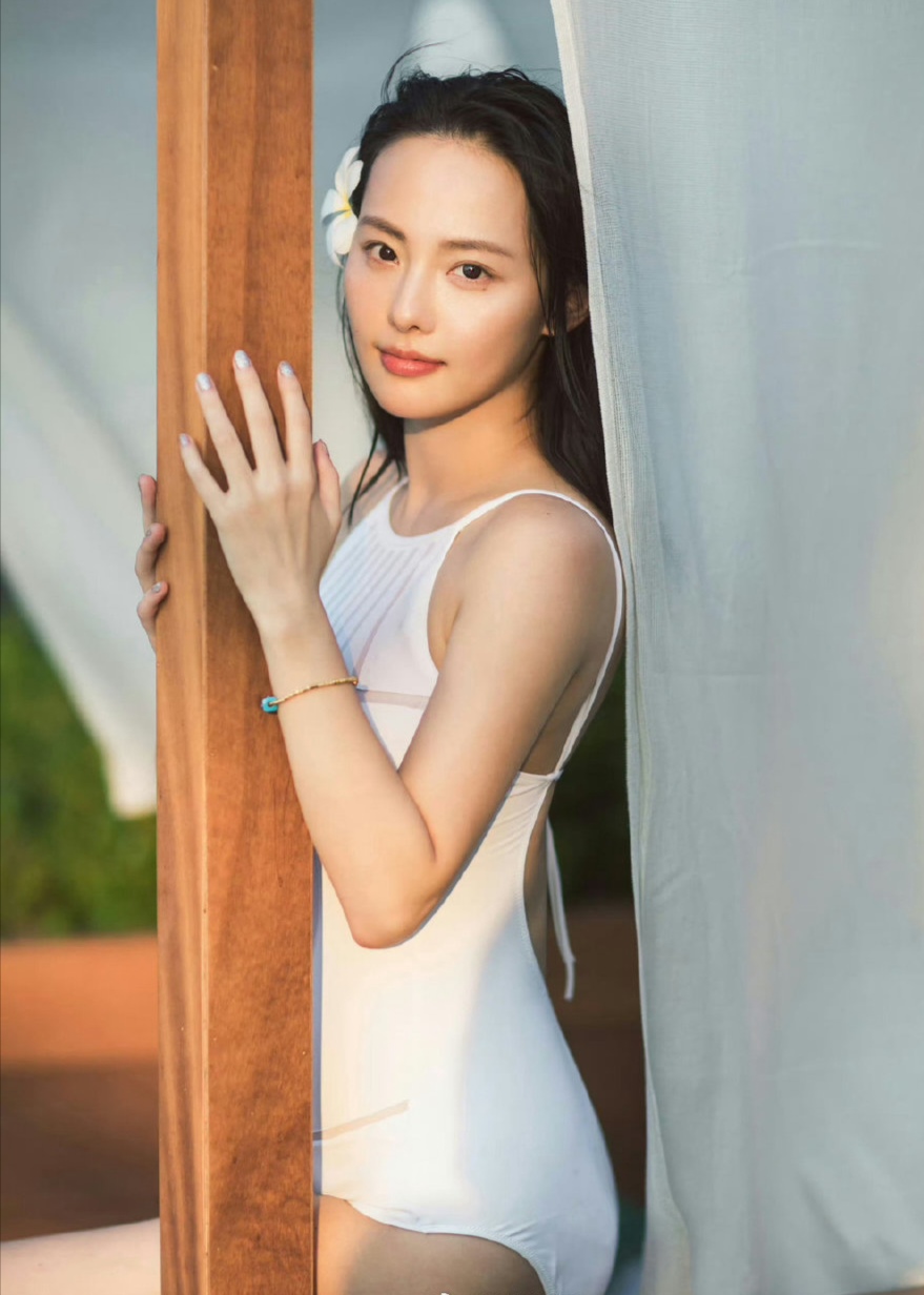 张嘉倪,泳装93,惊艳绝伦,凹凸身材和美丽身姿无死角显露,美爆了[色]