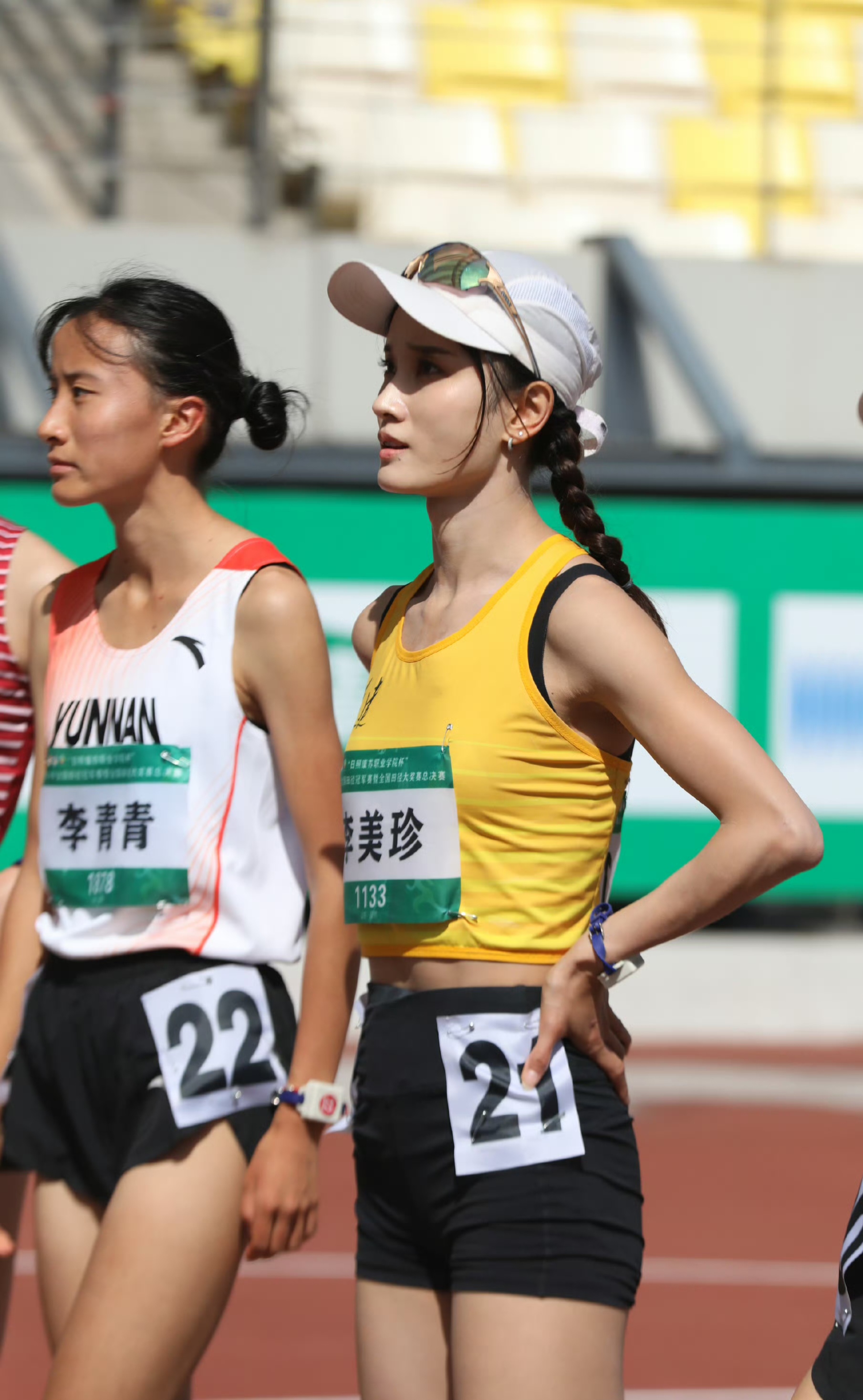 田径运动员李美珍,容颜秀丽,身材健硕,曲线优美,比起田径双娇吴艳妮