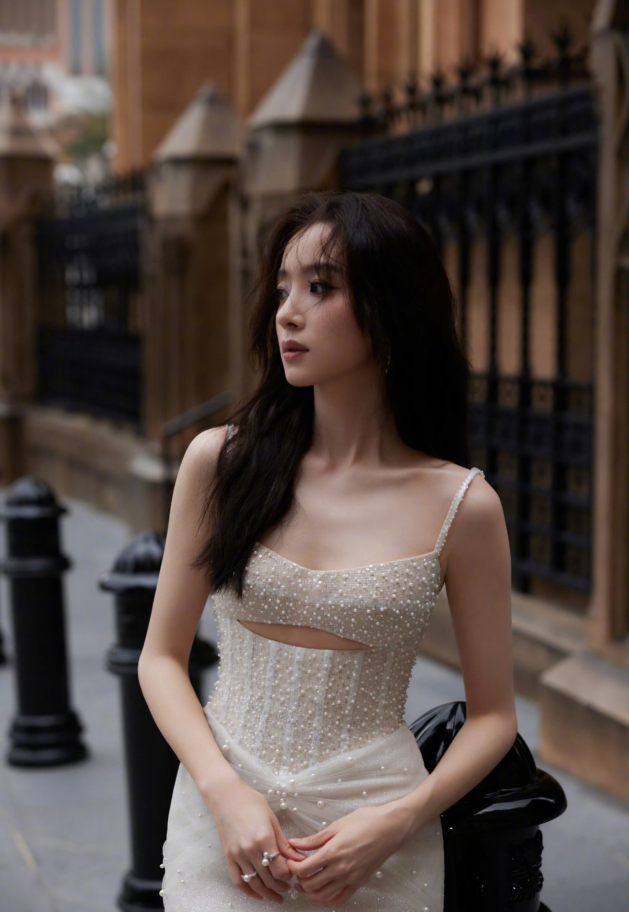 事业线轮廓清清楚楚,身材线条美感十足[赞同][赞同][赞同][赞同] 胡冰