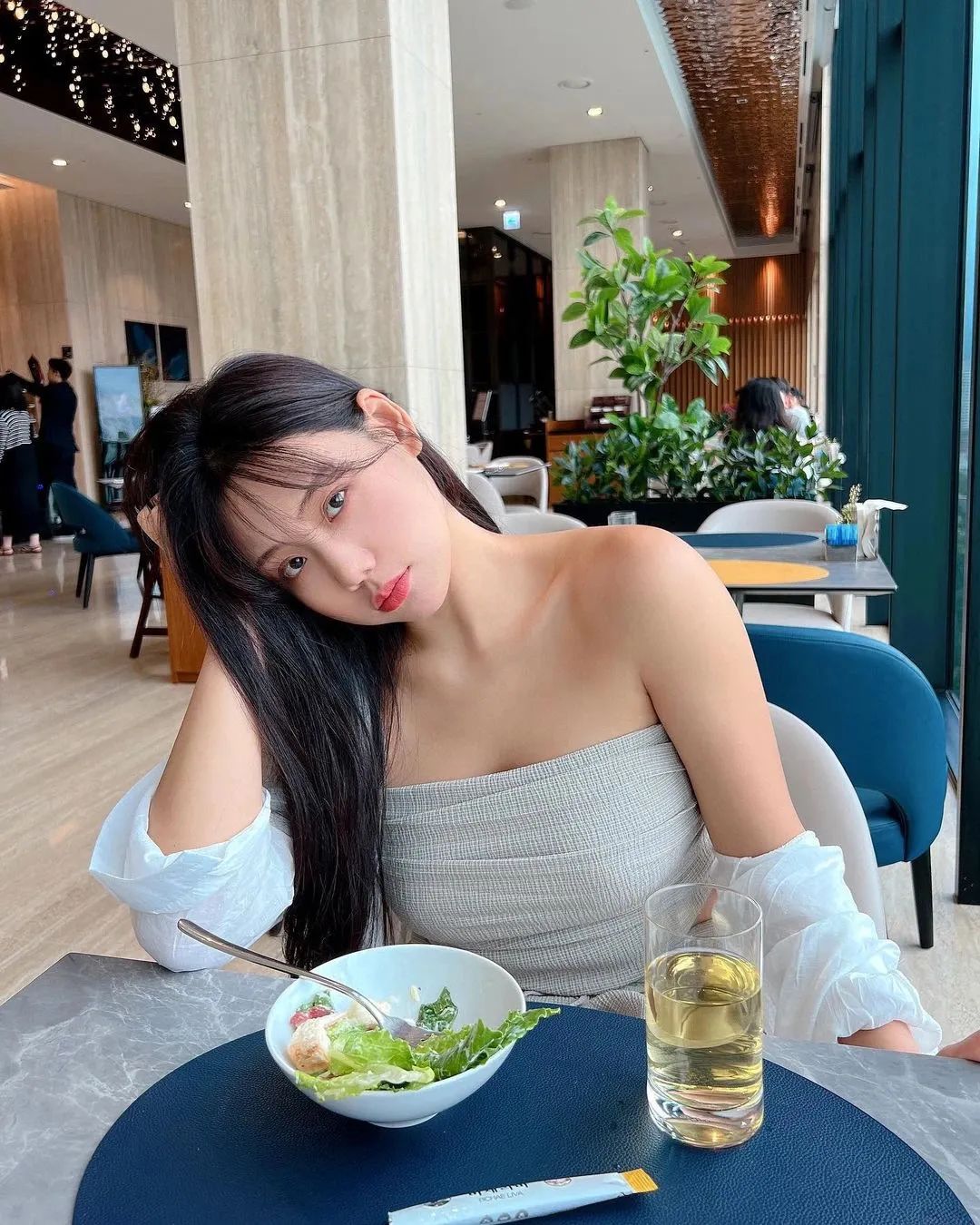 被誉为亚洲卡戴珊的韩国美女金雅珠丰胸和翘臀真的漂亮和有魅力,把人