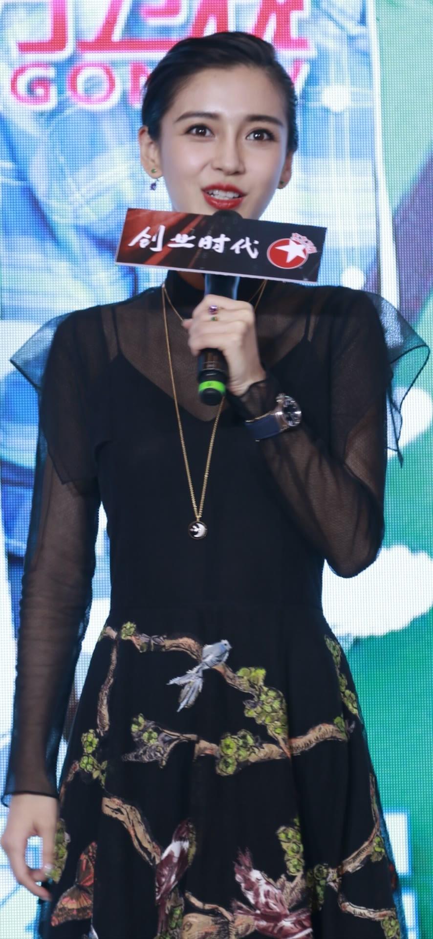 杨颖,黑色透视纱裙,朦胧之美更让人喜欢[色][色][色] 杨颖曾穿过一件