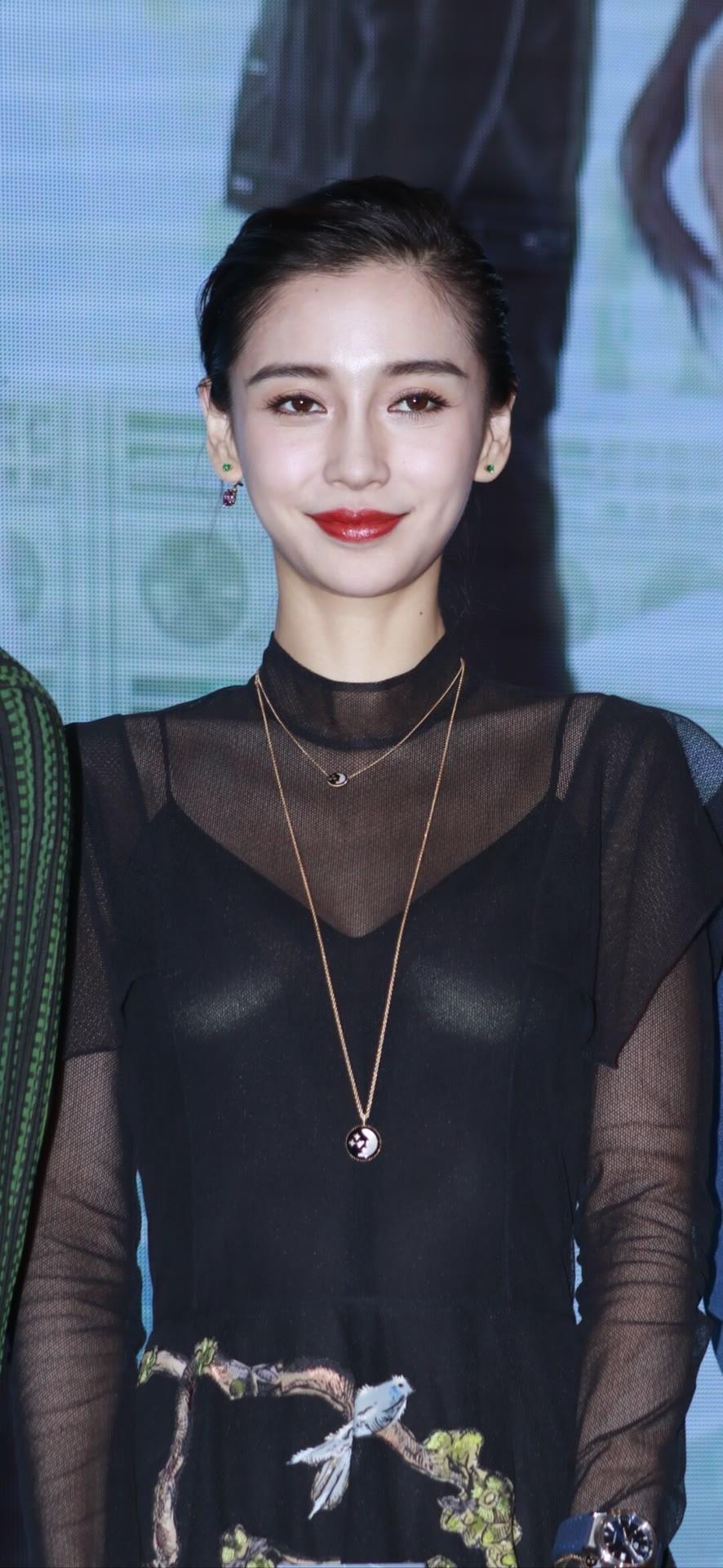 杨颖,黑色透视纱裙,朦胧之美更让人喜欢[色][色][色] 杨颖曾穿过一件