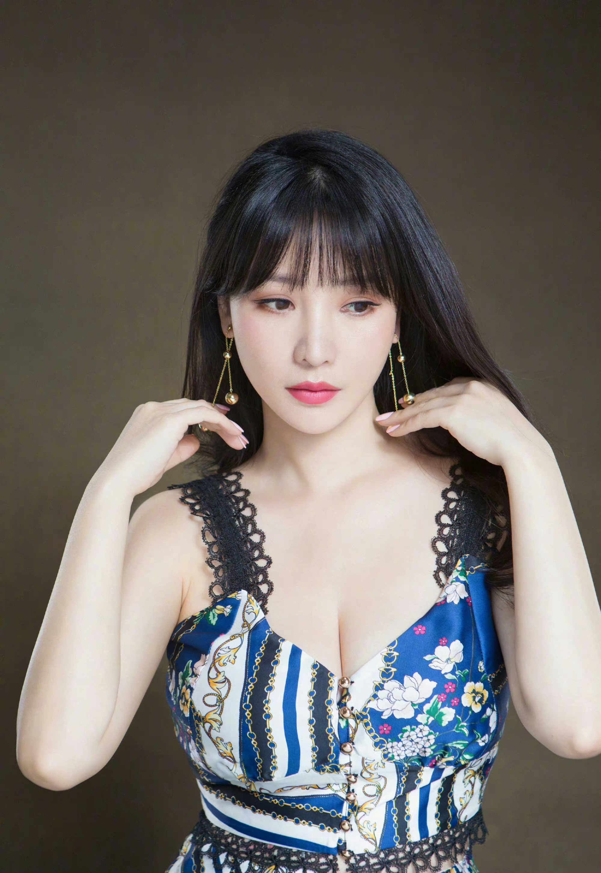 柳岩,勇于展示身体的美感,从来都不遮遮掩掩,这是魅力和灵魂的核心[色