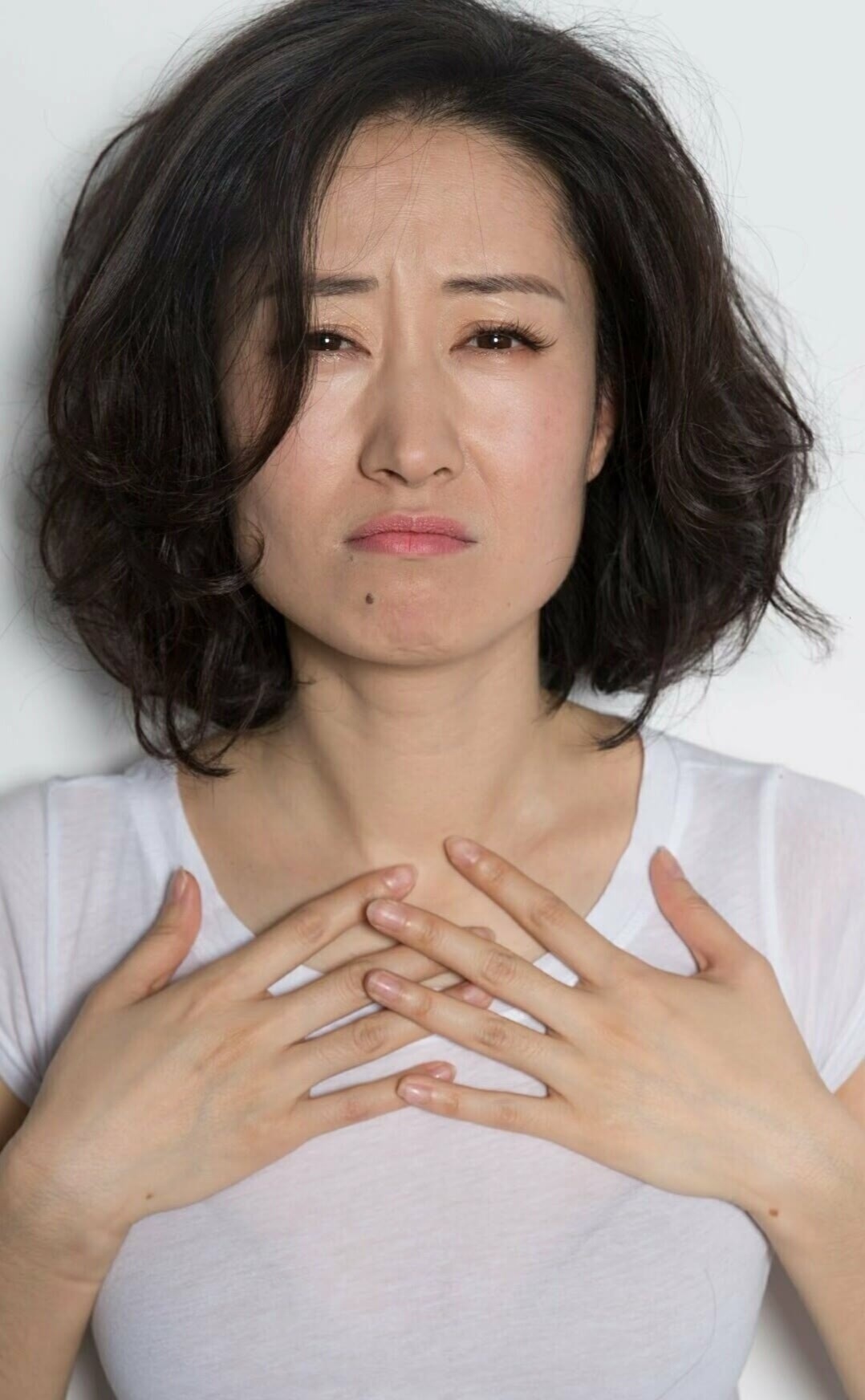 刘敏涛,白色透视背心,尽显丰腴好身材,看上去有些壮实,但浑身上下的