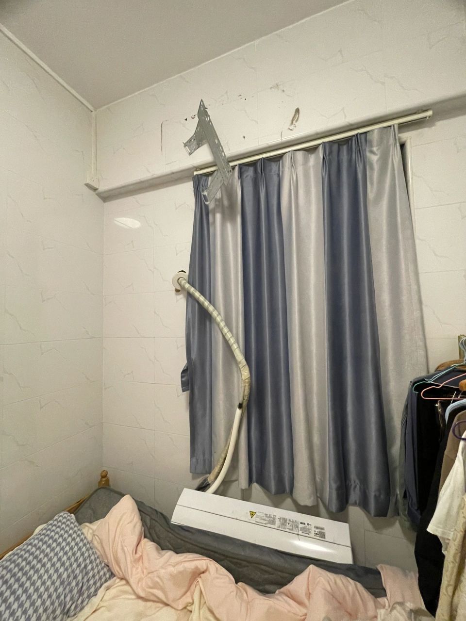 这就是为什么我不建议空调装在床头位置的原因![左捂脸][左捂脸]