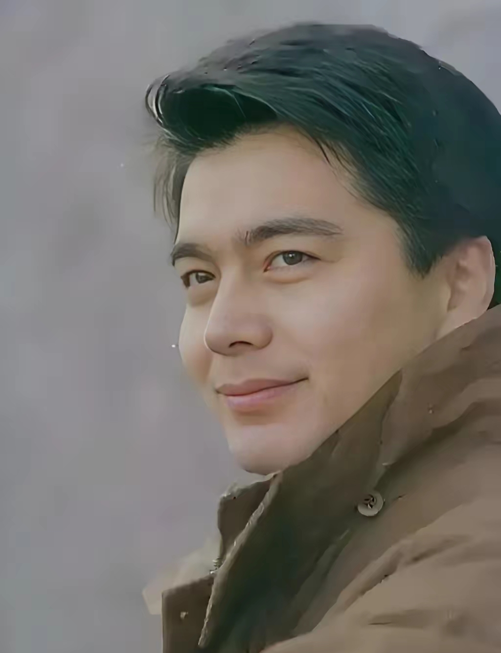 许亚军儿时那出众的颜值,从两个人的话语间便可略知一二