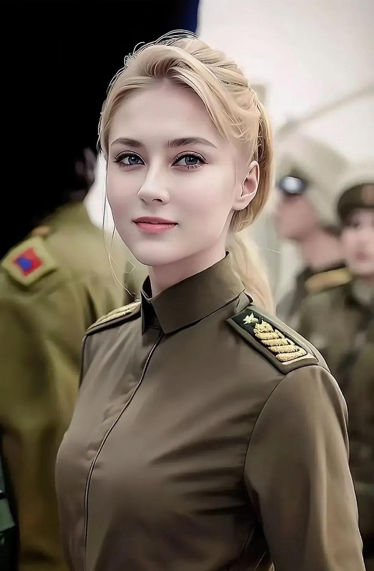 乌克兰女战士,她的美丽和勇敢让人难以忘怀.愿世界和平没有战争!