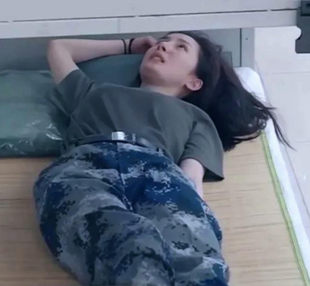 杨幂去部队当兵了,这一举动彻底颠覆了她以往的女神形象