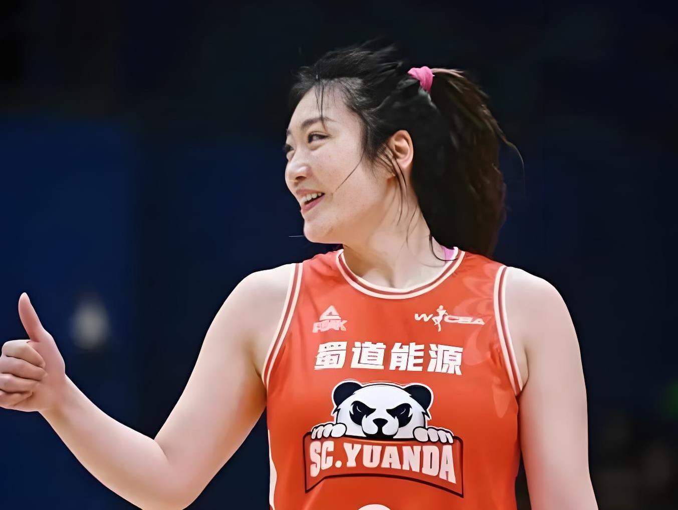 大家都知道,四川女篮已经连续两年拿下了冠军,而今年,她们能否实现三