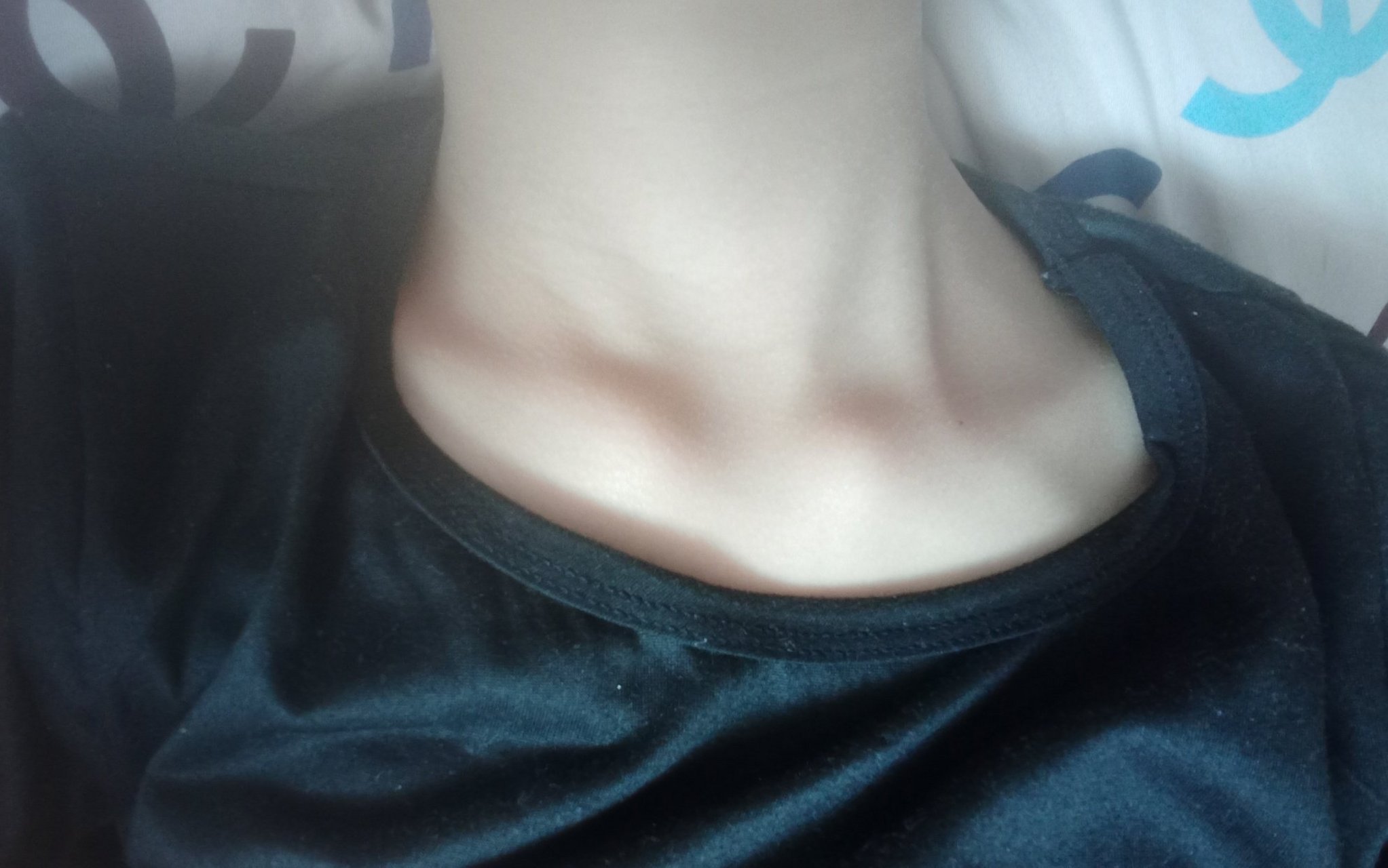 哎呦喂,秀秀我的锁骨(本人男,纯情小奶狗一位)