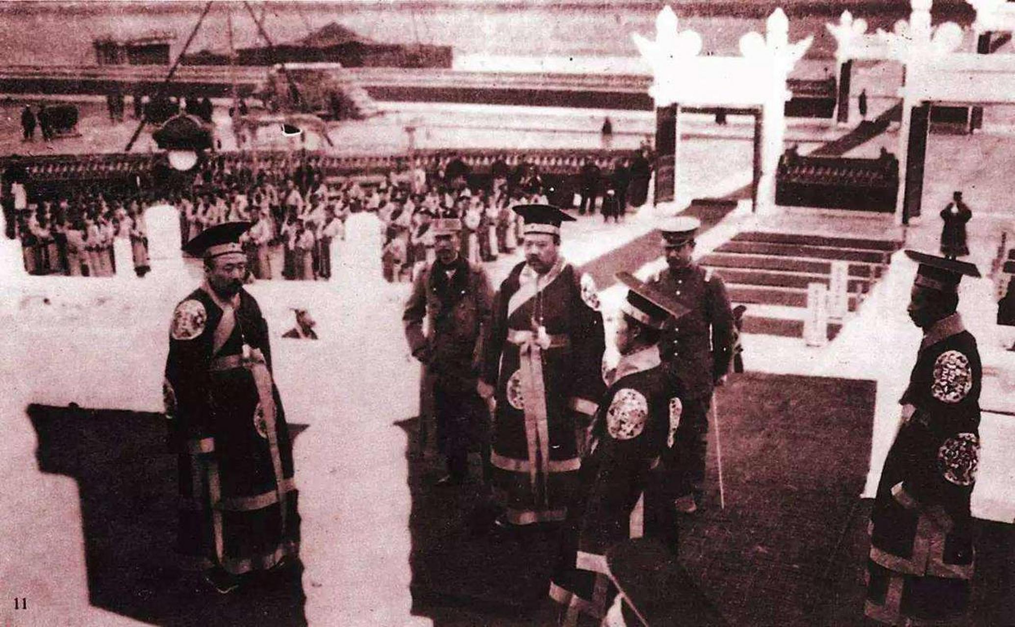 【袁世凯登基老照片】 1915年12月12日,窃取辛亥革命胜利果实后的