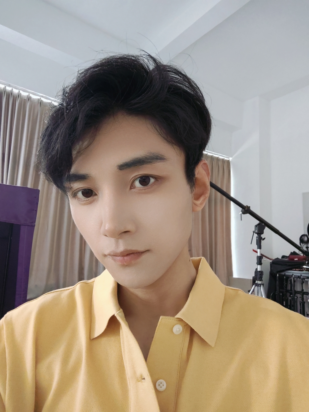 今天穿了件黄色衬衫,想不到这颜色也hold得住,美美哒!