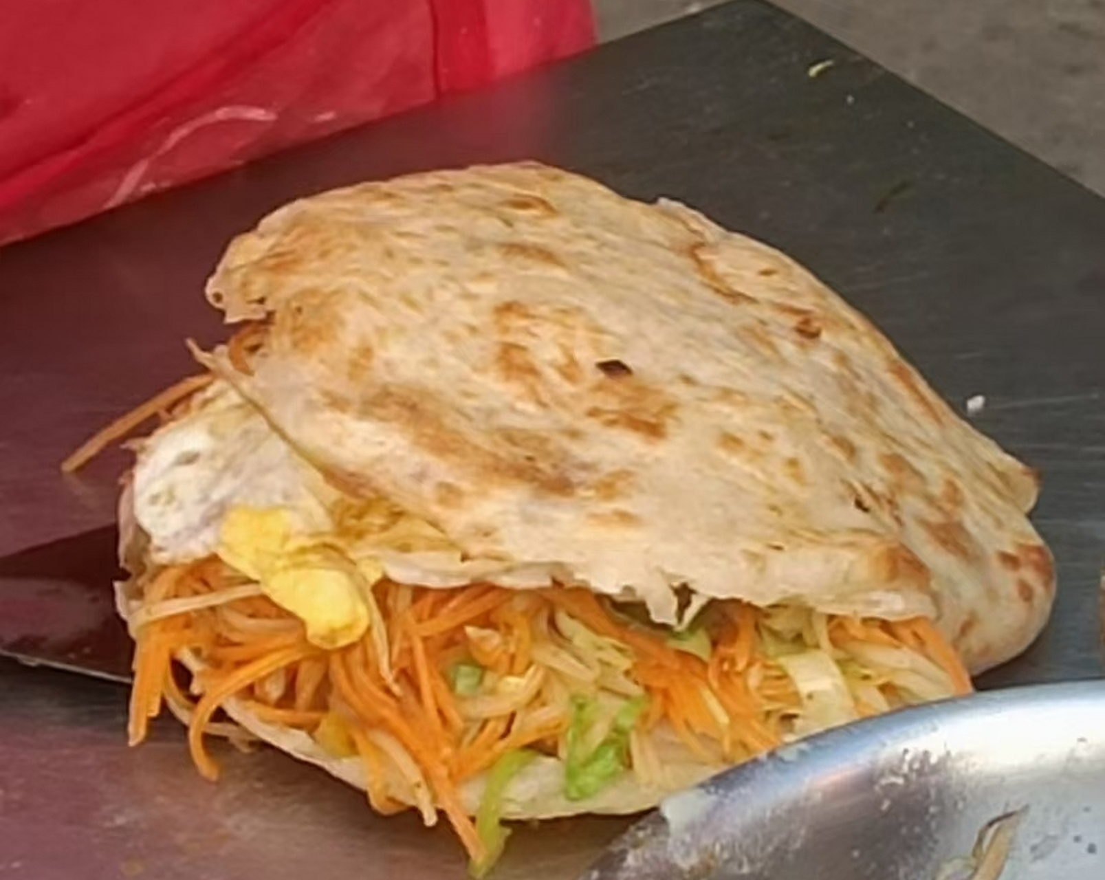 鸡蛋灌饼到哪学? 小吃技术哪里教得好? 小吃培训! 餐饮创业!