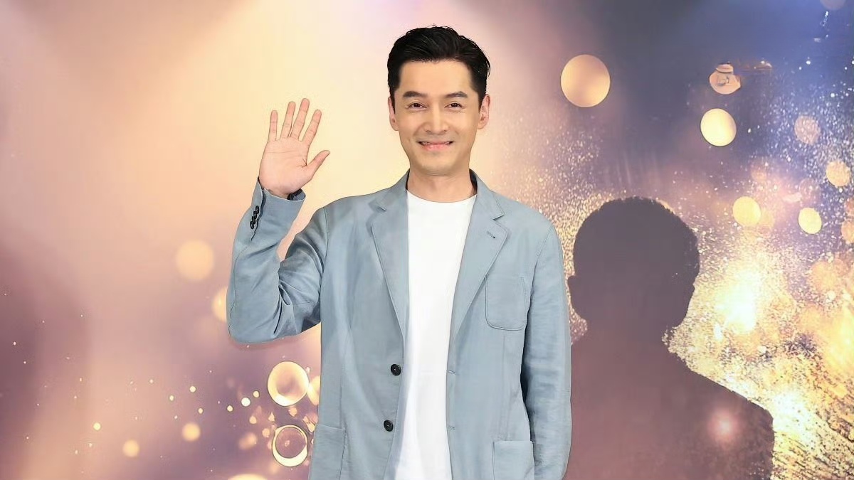 6月12日,演员胡歌在台出席"对话青年"影视经验交流活动,吸引大批粉丝