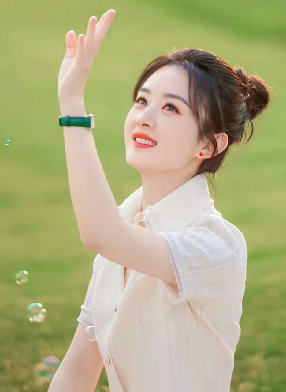 赵丽颖:甜美的长相,无法忽视的魅力赵丽颖,这位中国影视界的新星,以其