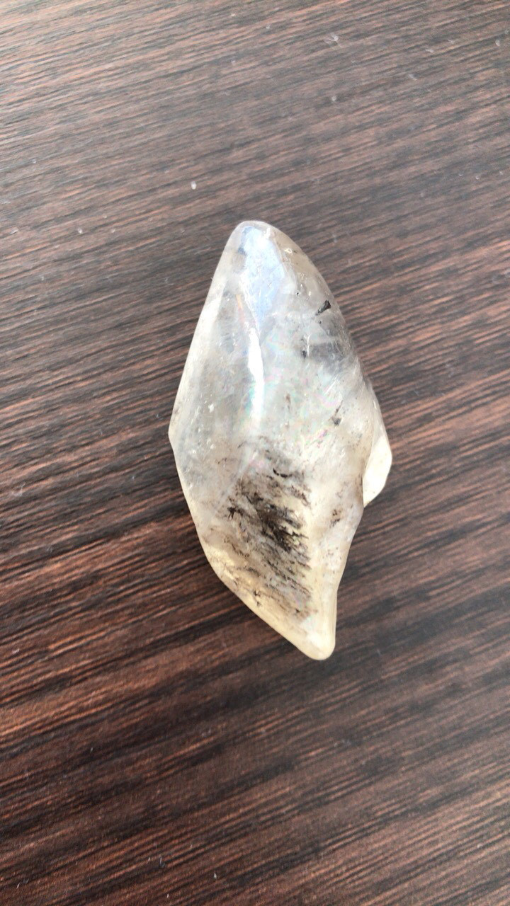 我检到一块天然锎陨石水晶