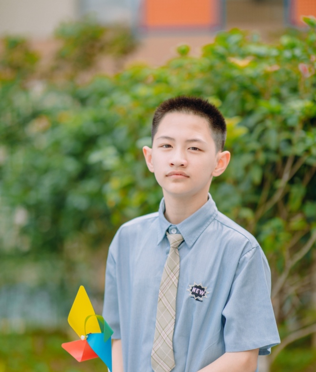 966997阳光下的亚洲男孩,笑容里藏着青春的秘密!