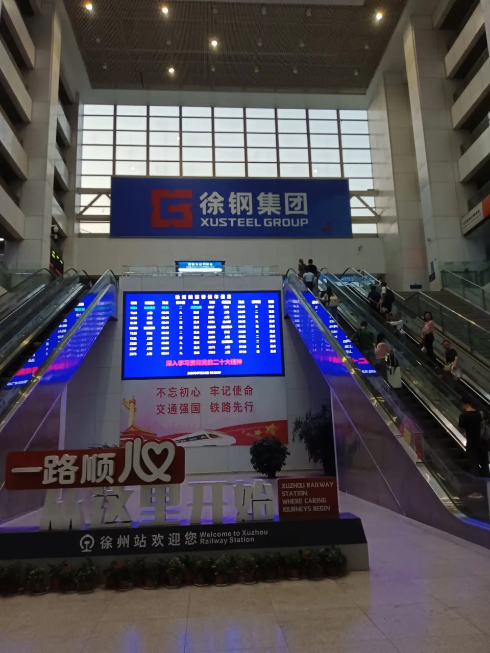 南京话不是安徽话,南京话叫金陵雅言,这是古代中原官话的嫡传,另外