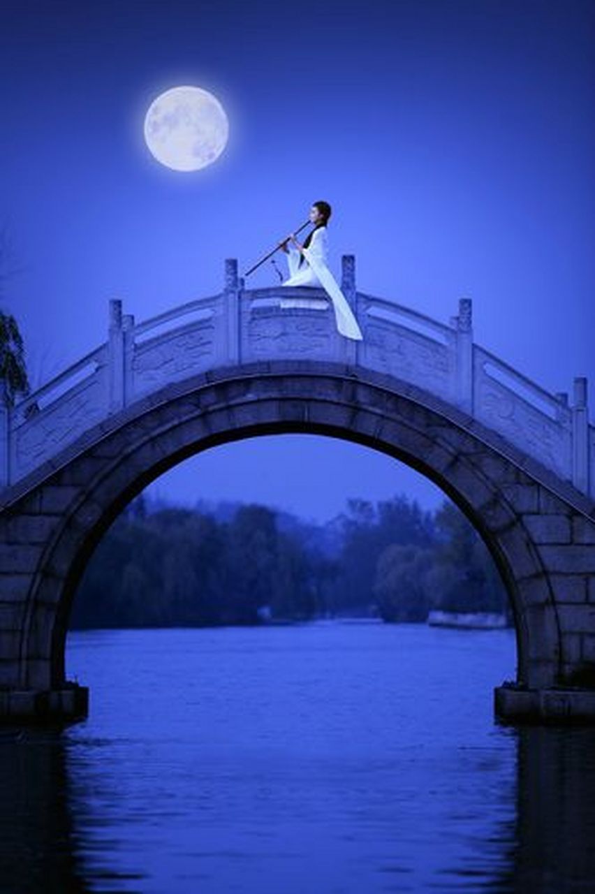 何处吹箫眠更短, 玉人无感夜弥空