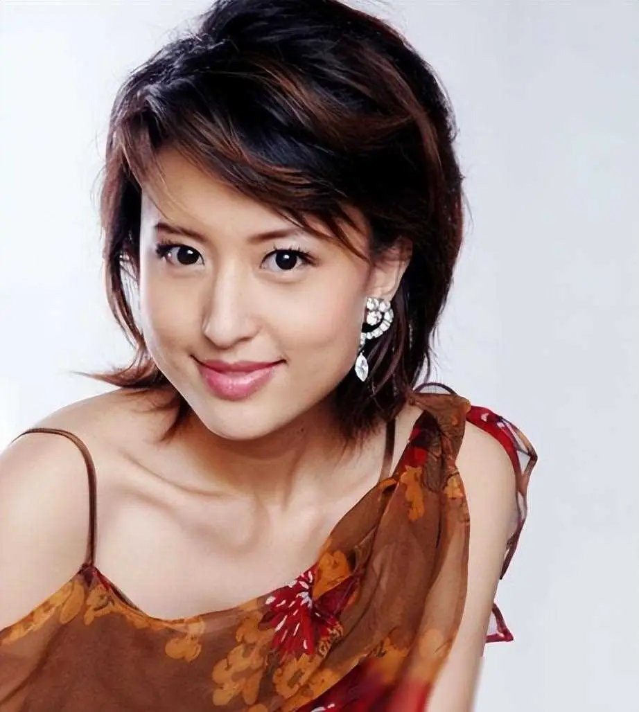 离开央视,张蕾的新生活 【曾经光芒万丈的主持女王,如今选择何去何从?