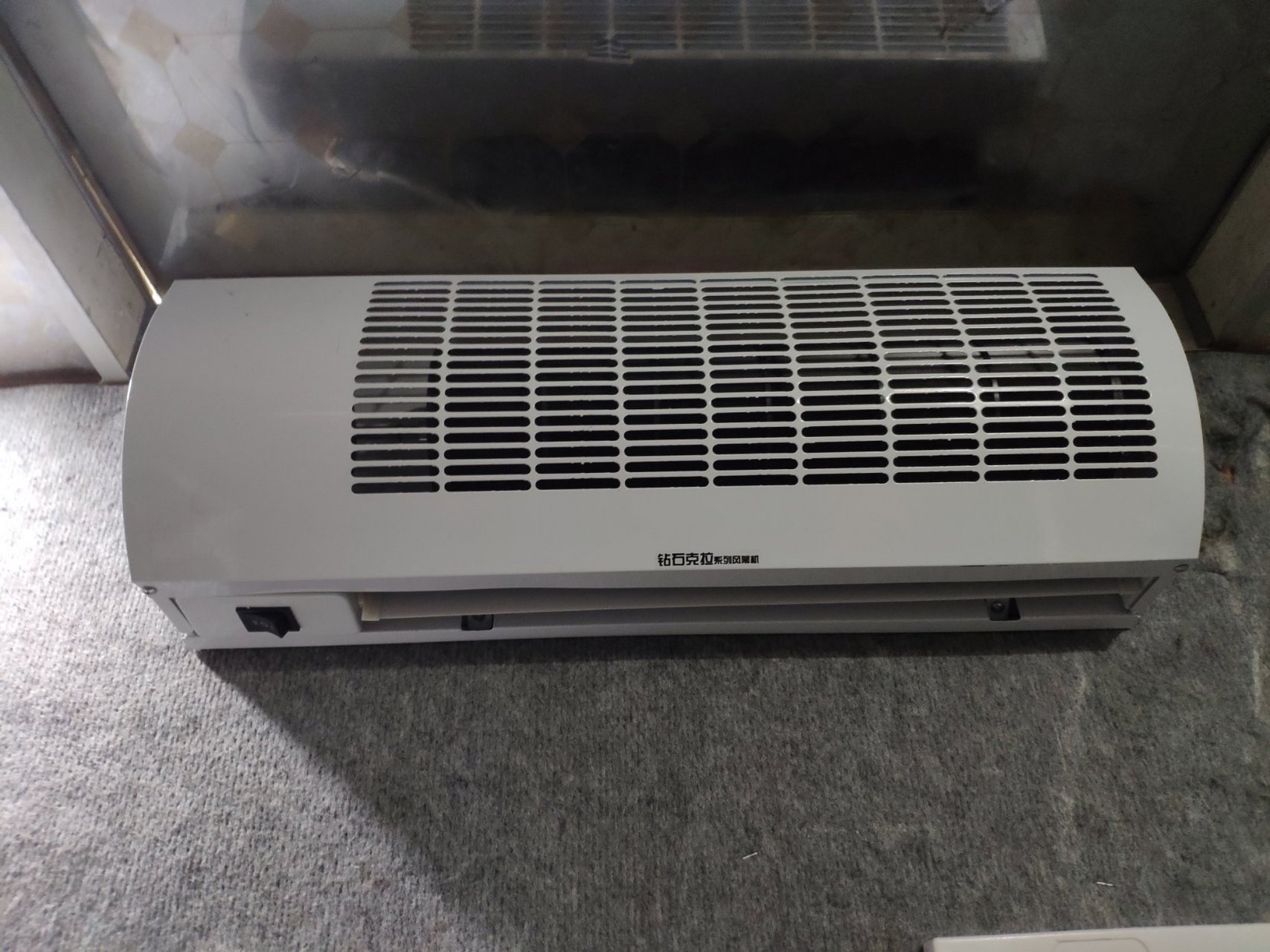 昨下班回家,发现小区(衡阳市沐林美郡北区)的电梯内,都安装上了这种