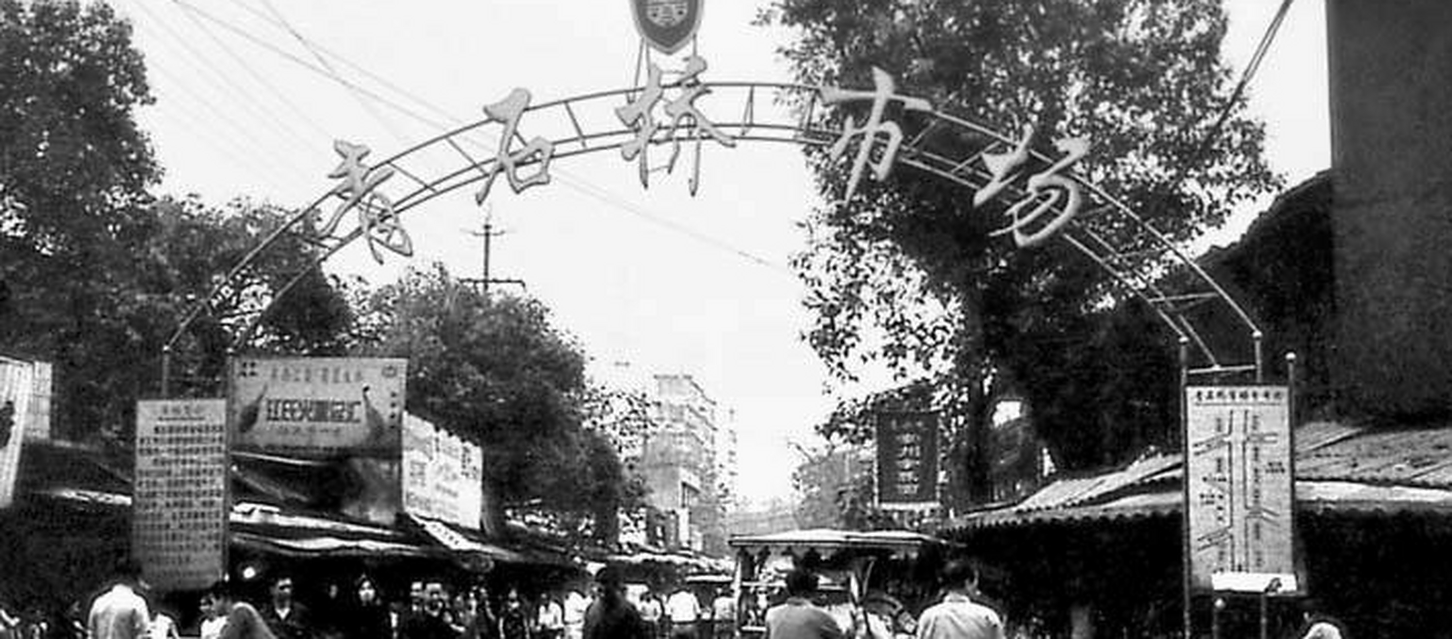 成都青石桥据资料记载,它原名叫龟化桥,在清乾隆五十七年(1792)重建