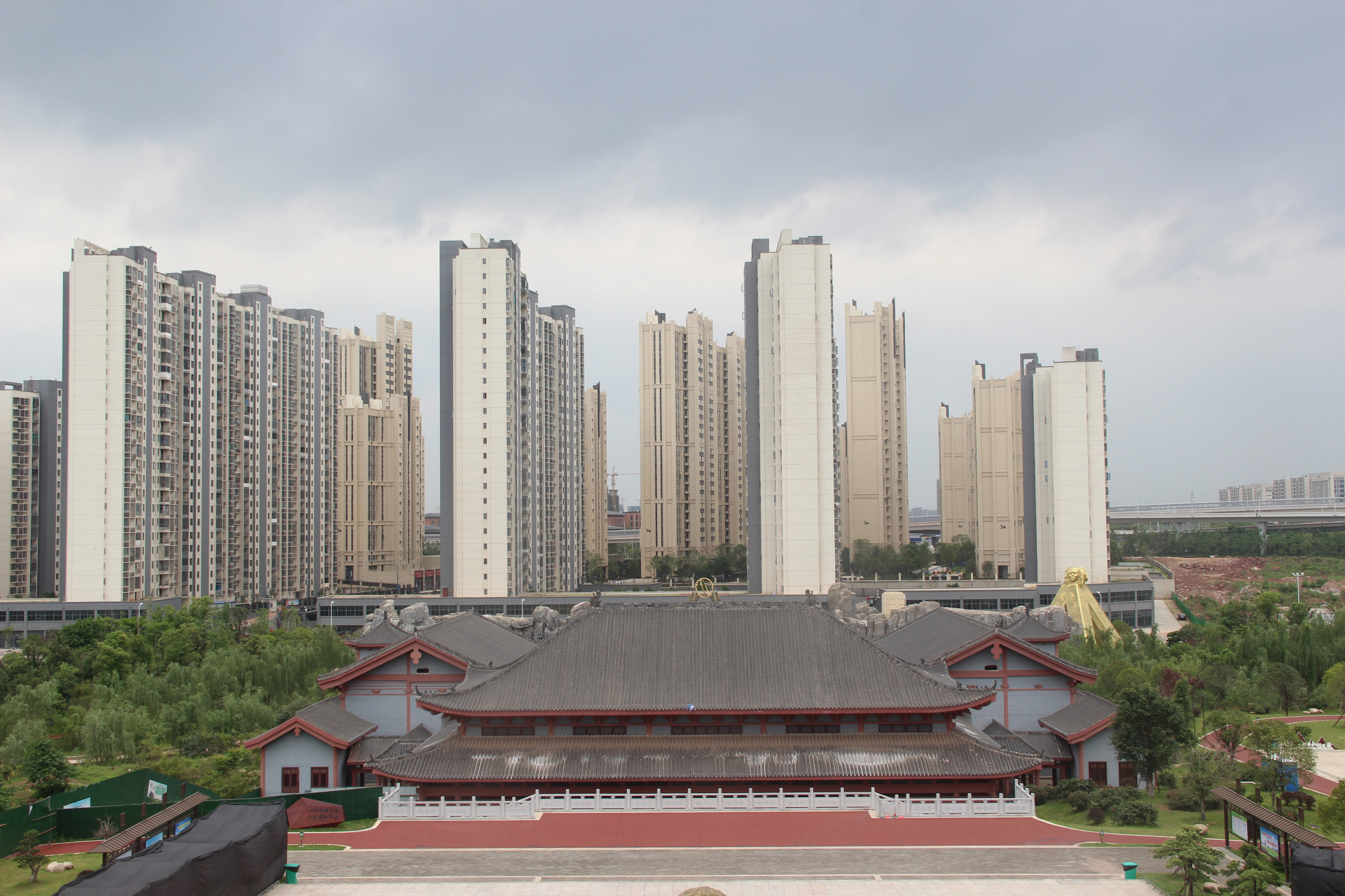 从蟠龙公园俯瞰赣州.