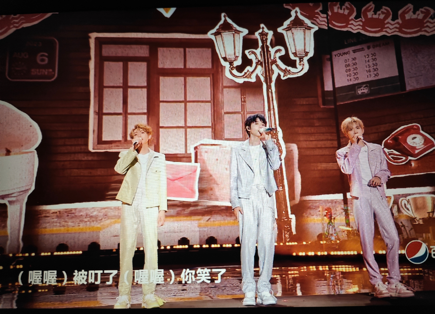 《剩下的盛夏》前奏一出来我就不行了,泪目!#tfboys十周年演唱会