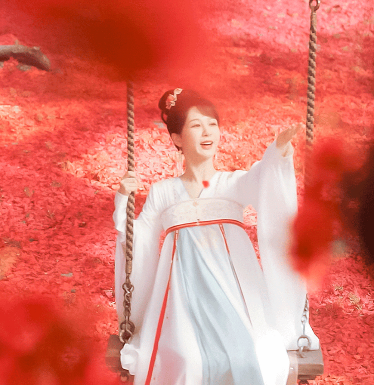 杨紫《长相思》荡秋千好可爱呀!一整个喜欢住了!真的是少女的样子!