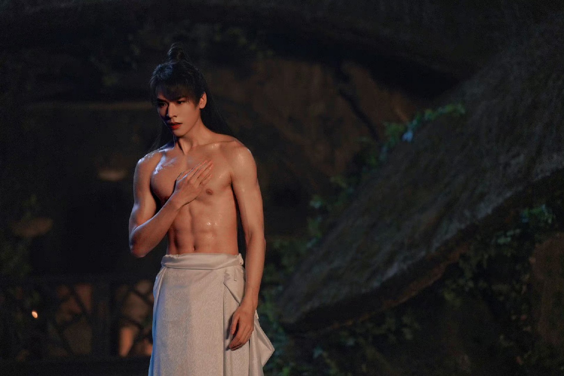 龚俊《狐妖小红娘月红篇》里这身材太牛了吧!这肌肉也是绝了!