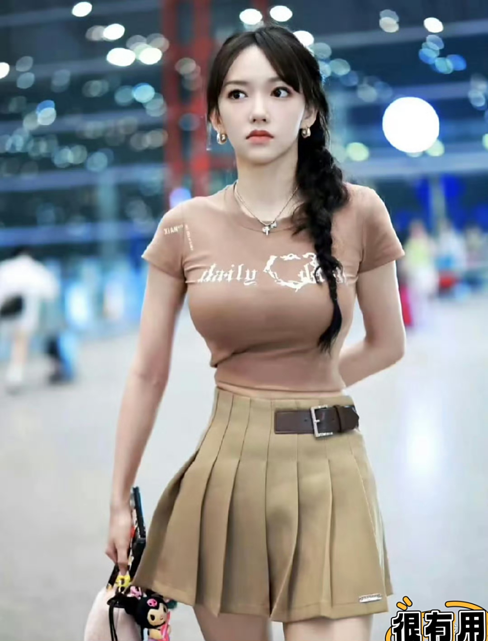 网友说程潇的身材比柳岩还好!