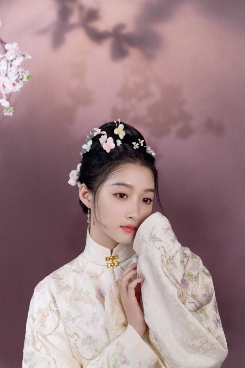 春晚上,75后刘涛,85后刘诗诗,90后李沁和95后关晓彤这四位不同年龄段
