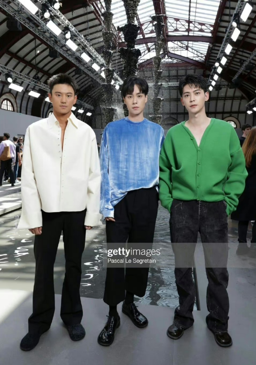 宁泽涛,胡一天,唐晓天看秀同框,三个巨人同框好养眼啊!