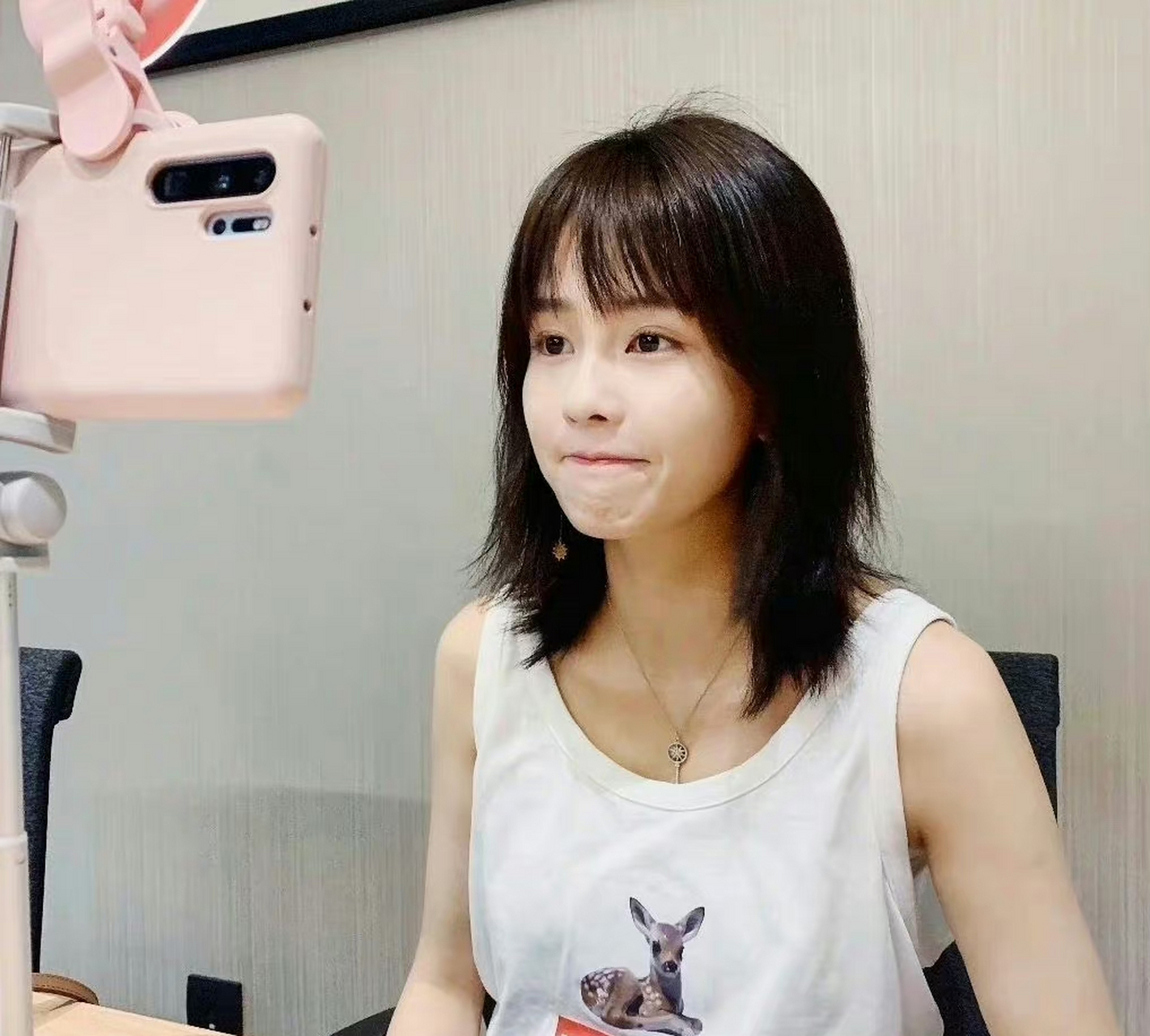 白鹿短发齐刘海造型好乖啊,年少时的她好白幼瘦啊!#娱乐热点直通车