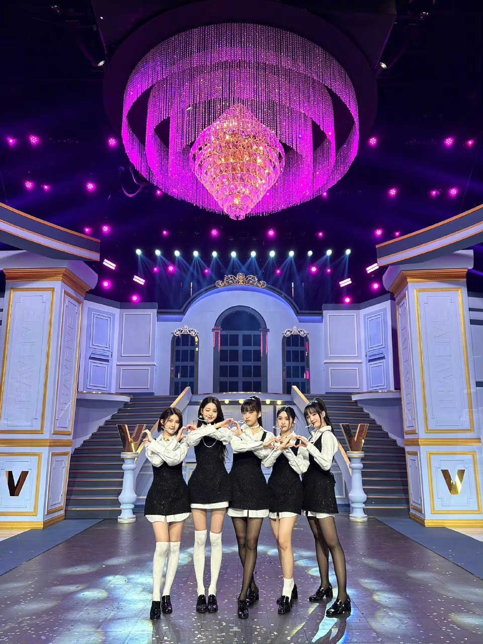 ive 音银230414舞台后台照依旧抗打,颜值,身材是绝,ive shot!