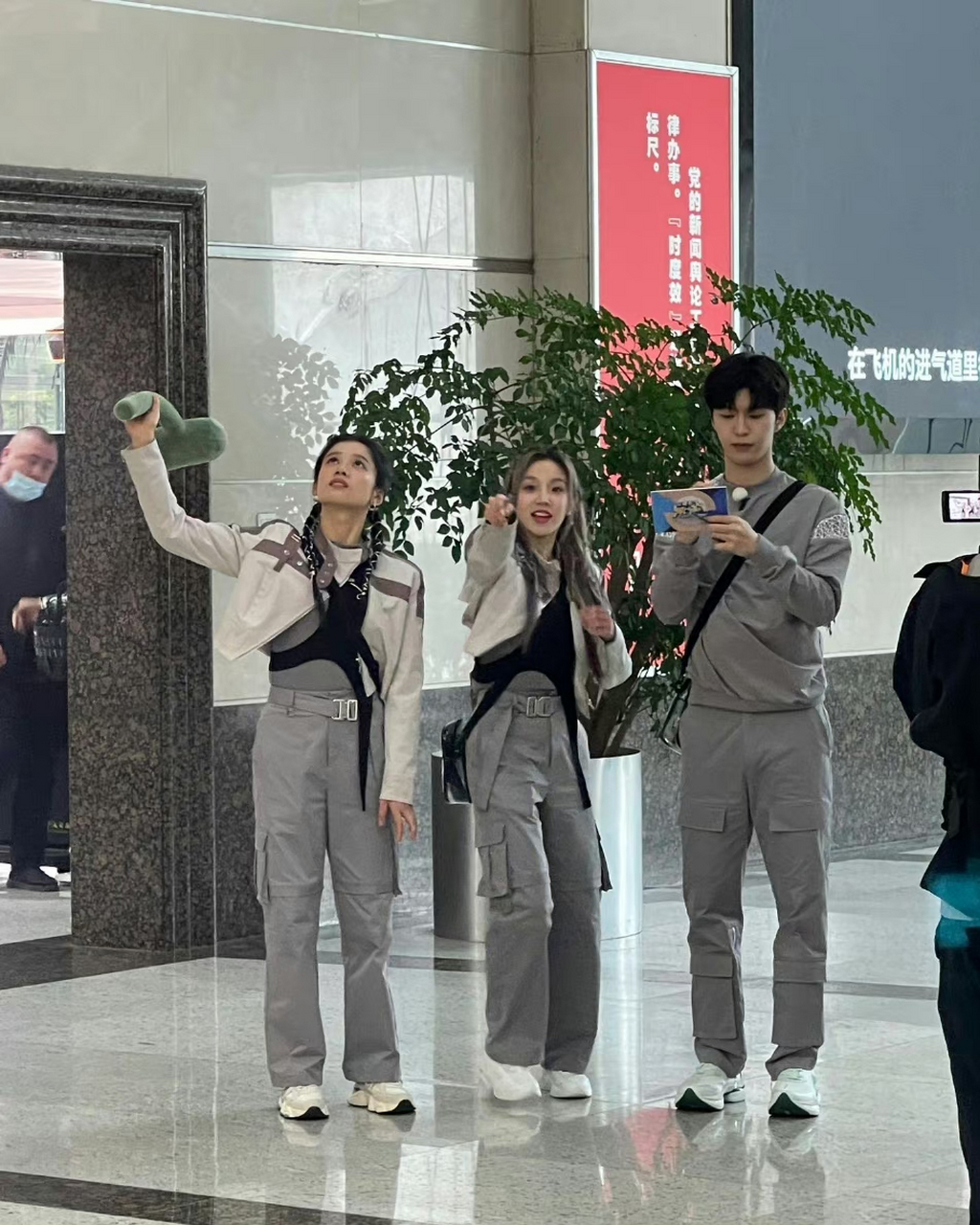 范丞丞,张婧仪,白鹿,宋雨琦最新录透来了,范丞丞怎么这么像来视察工作