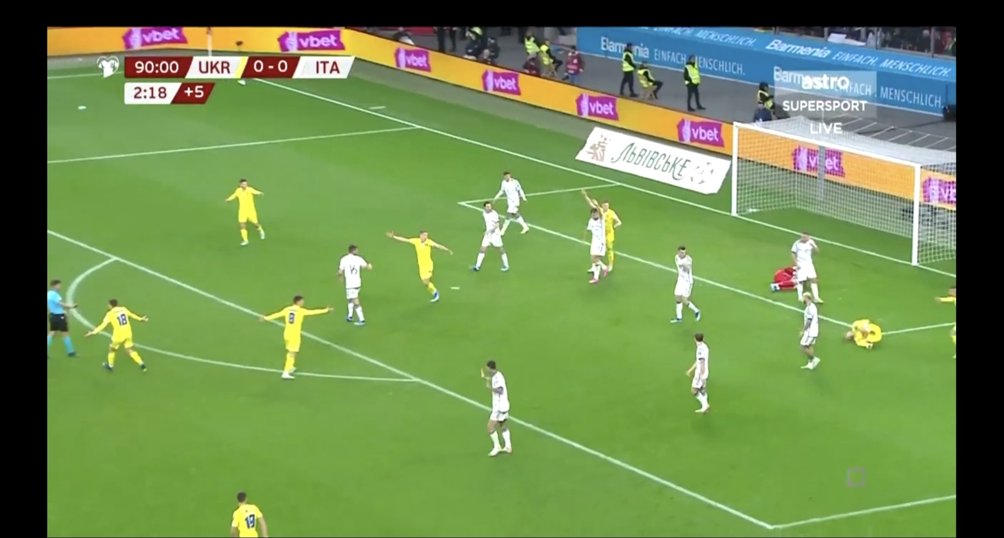 乌克兰喜迎胜利:欧洲杯预选赛夺魁有戏 乌克兰喜迎胜利:欧洲杯预选赛夺魁有戏