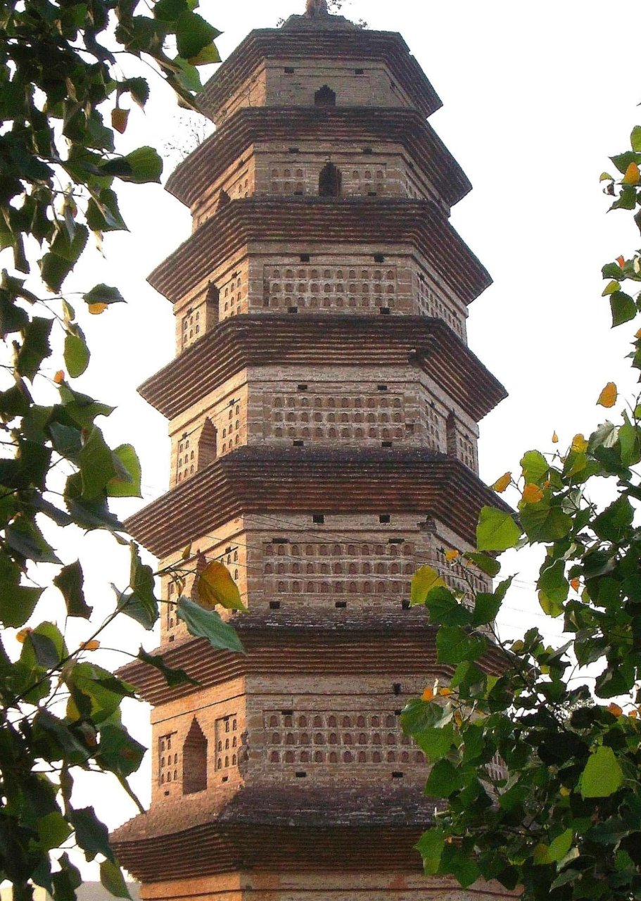 [鲜花]河南省济源延庆寺舍利塔[鲜花 该塔因濒临济水西源