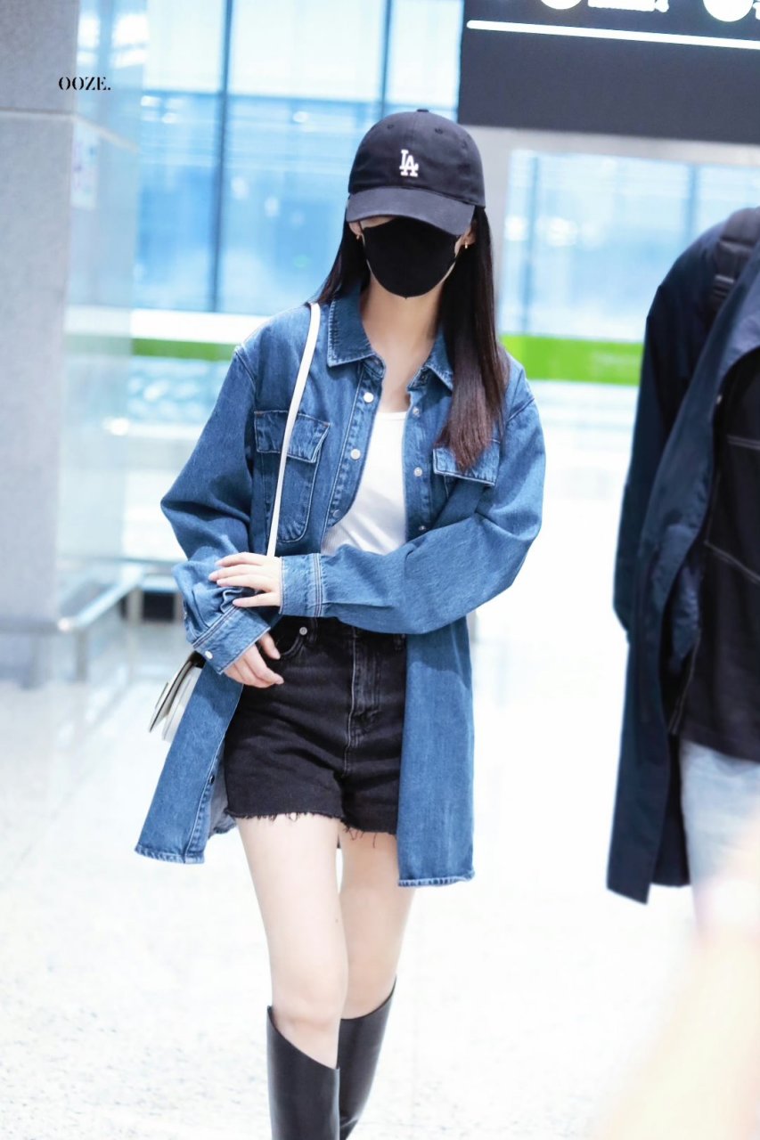 李沁# 机场