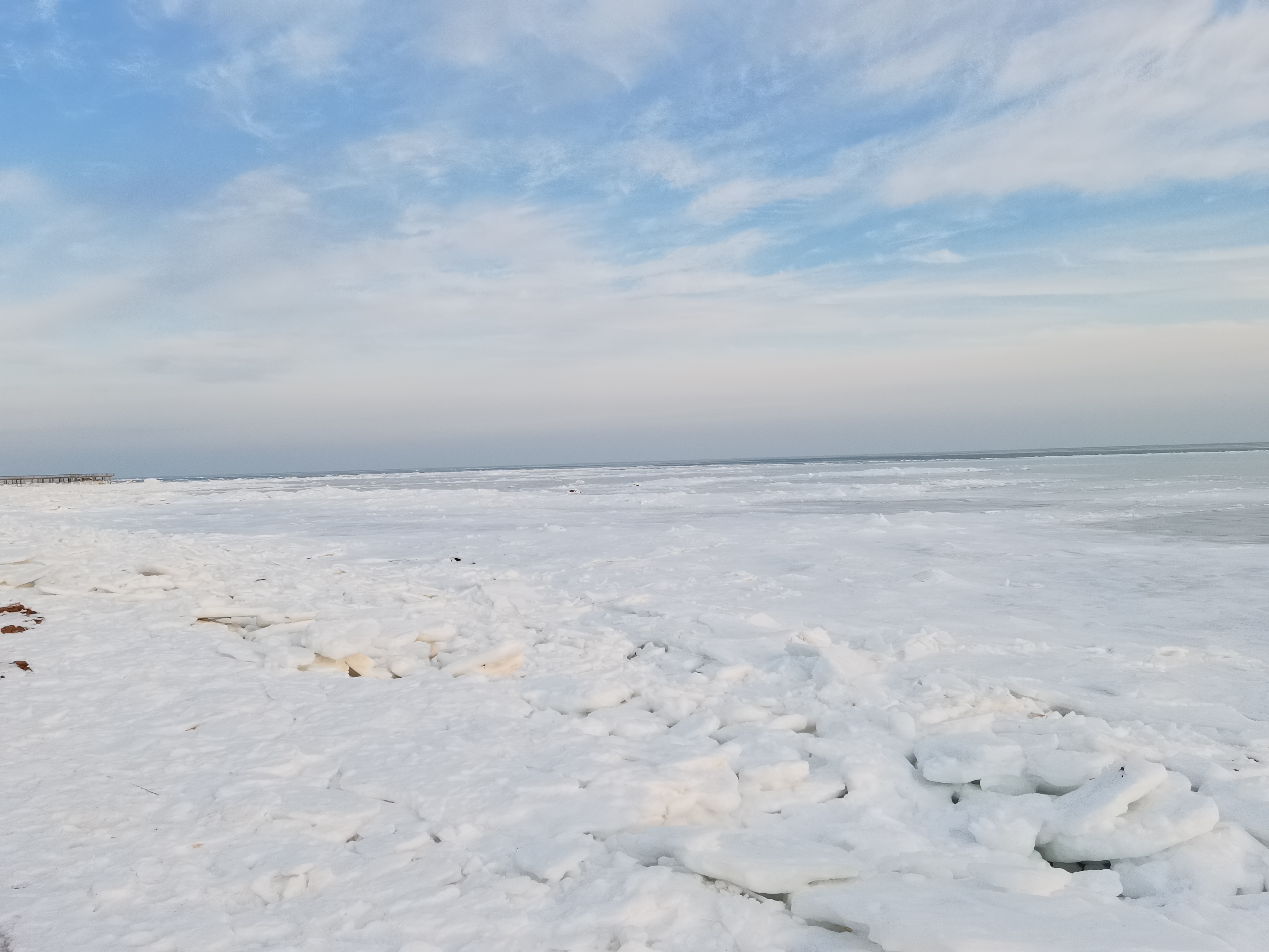 关于大海结冰 我在冬天看过南海,东海,黄海, 但真正能我看到壮阔和