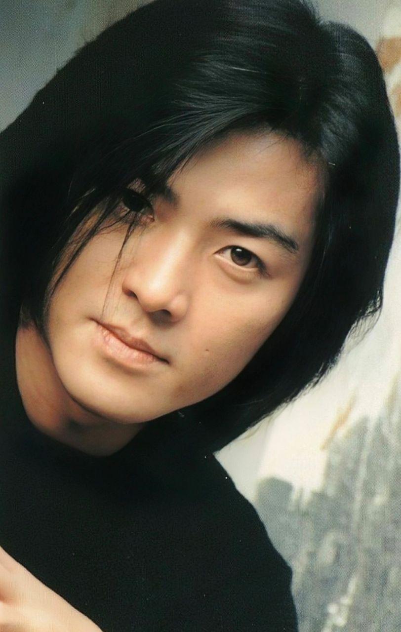 郑伊健  这位"第五天王"当年靠一头飘逸长发杀疯全港,《古惑仔》里重