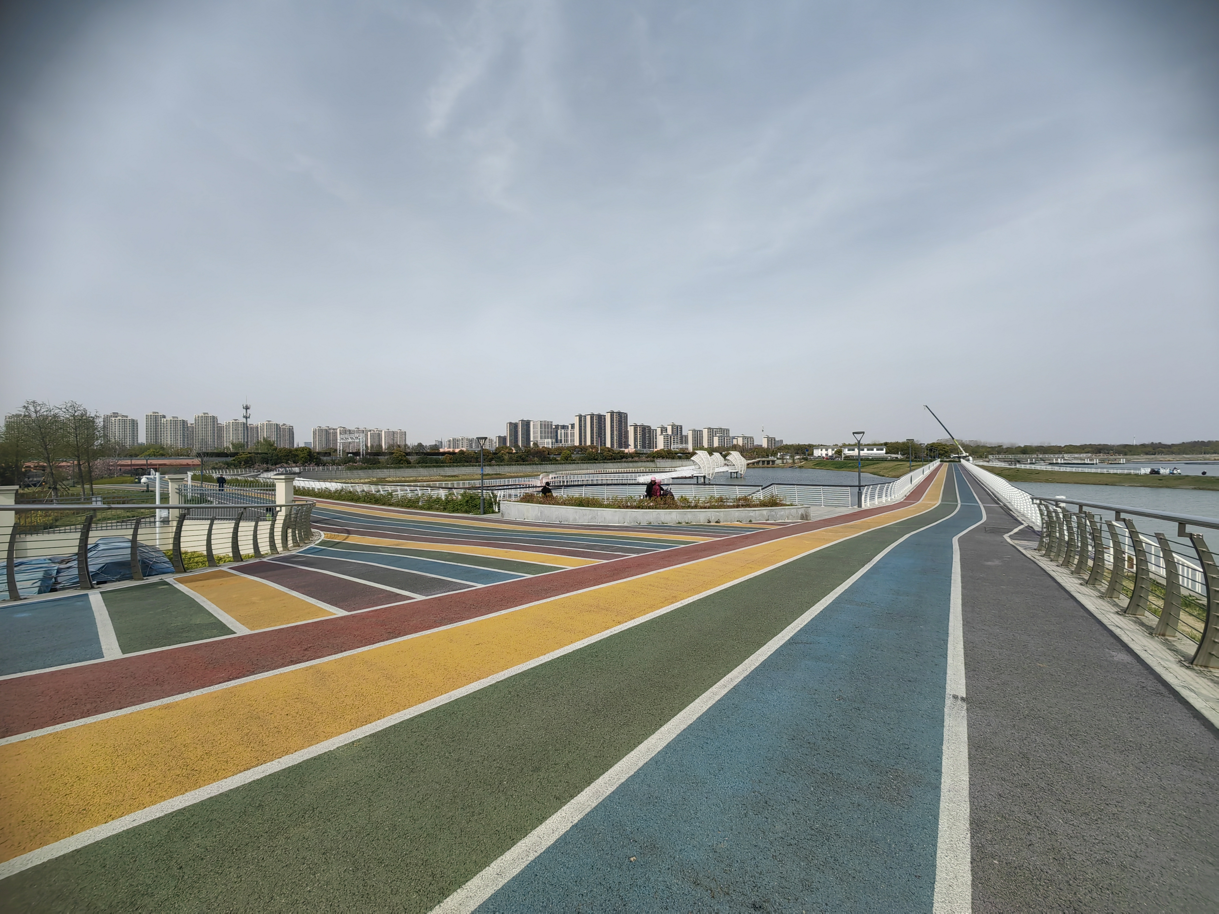 老大初三,从昨天开始他最要好的同学就不来上课了